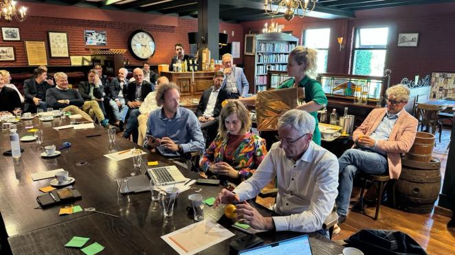 Stakeholders brainstorm in Drenthe Goud graven