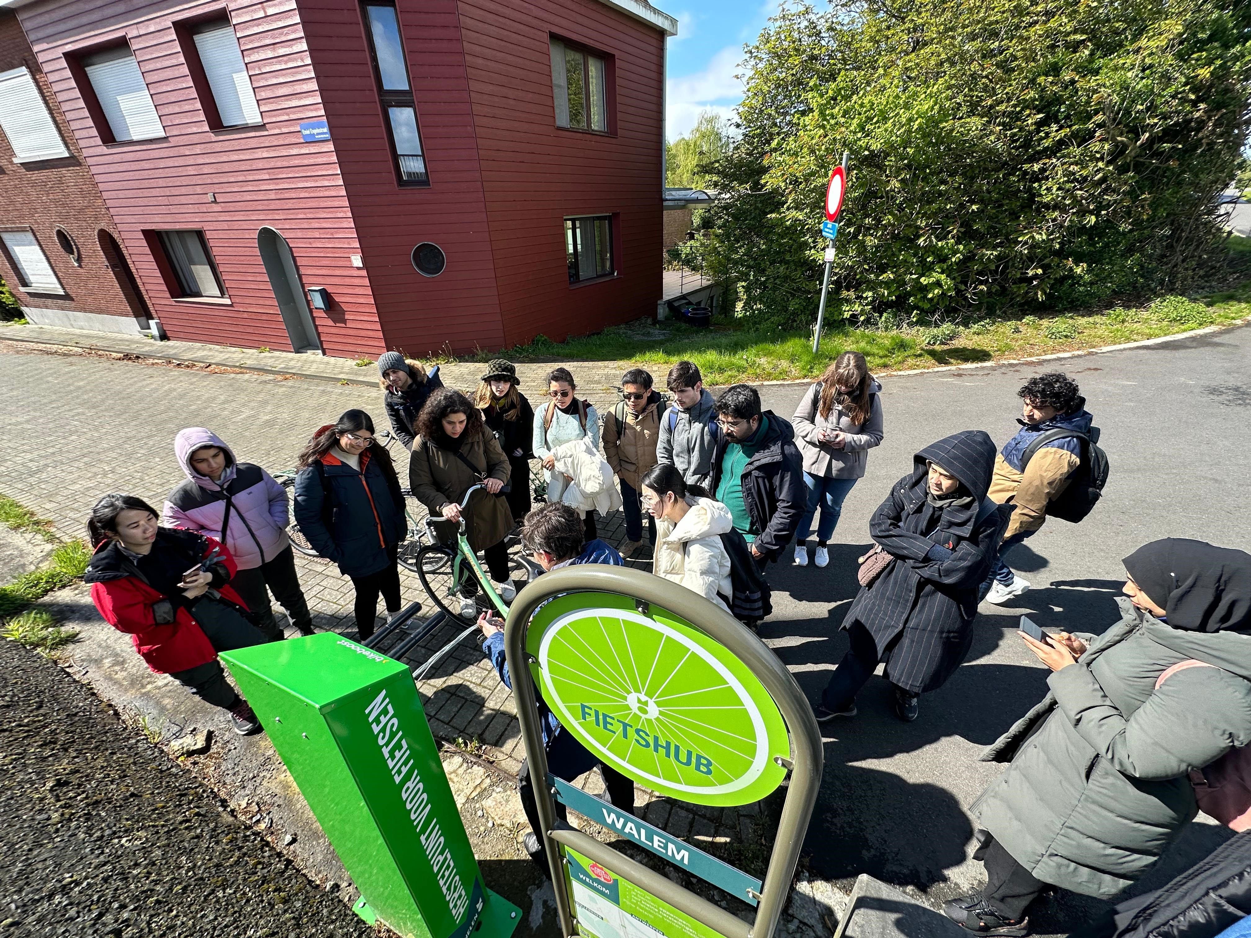 Active Cities fieldwork in Mechelen in the form of a bike tour with students from KU Leuven. 