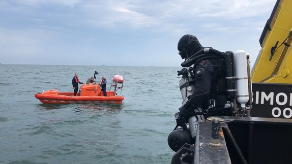 Divers ready to splash