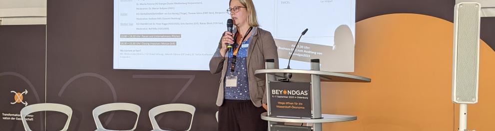 Dr. Marion Rohjans, OLEC e.V. moderating one of the sessions at beyondgas.