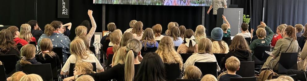 Sebastian Klein presenting